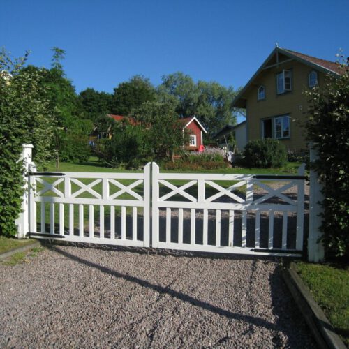 gateposts-426298_1920