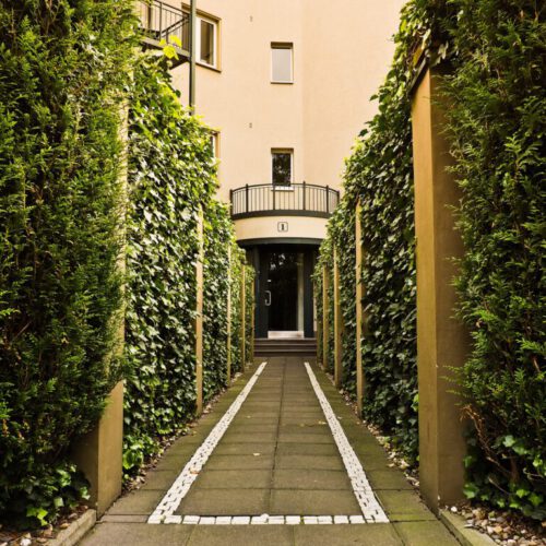 house-entrance-1048071_1920